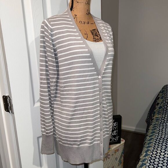 Cardigan - Picture 4 of 10